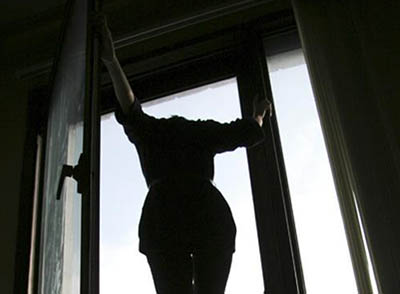Վանաձորում 18-ամյա աղջիկը ցած է ընկել պատուհանից