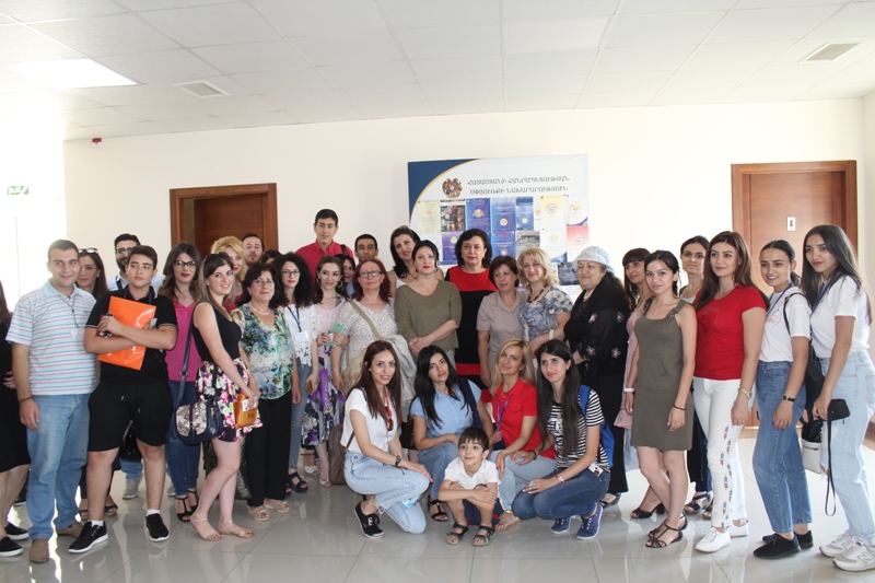 ՀՀ սփյուռքի նախարարը հանդիպեց «Սփյուռք»  ամառային դպրոցի և ՀՀ ԿԳՆ ուսուցիչների վերապատրաստման  դասընթացների մասնակիցների հետ