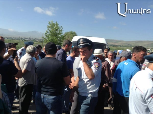Բողոքի ցույց Աստղաձորում. գյուղացիները փակել էին միջպետական ճանապարհը (Տեսանյութ)
