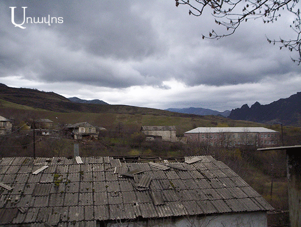 Չինարիի գյուղապետ. «Մարզպետն ասաց, որ ադրբեջանական գնդակոծությունից վնասներ կրածներին կաջակցեն»