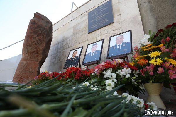 Արմեն Մարտիրոսյանը նույն բանը կարո՞ղ է կրկնել զոհված ոստիկանների հարազատների ու զավակների աչքերին նայելով. «Իրավունք»