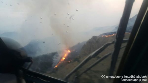 Այրվում է բուսածածկ տարածք «Խոսրովի անտառ» պետական արգելոցում