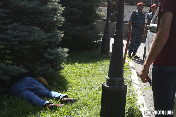 Հայաստանում Լեհաստանի դեսպանատունը Վերնիսաժի տարածքում հնչած կրակոցների մասի տեղեկացրել է իր երկրի ԱԳՆ-ին. «Ժողովուրդ»