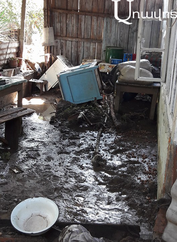 Քանդված ոռոգման ջրատարը բագրատաշենցու տանն ավերածություններ է արել (ֆոտոշարք, տեսանյութ)