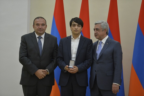 Հրազդանի քաղաքապետի որդու մասին. «Ուրիշ բան, եթե ասեն՝ ուսման մեջ բավարար գիտելիքներ չի ցուցաբերել, բայց պարգեւատրել են». «Հրապարակ»