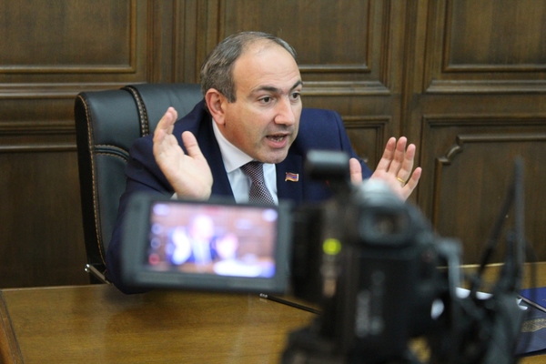 «Գազը կթանկացնե՜նք, թուրքերին բա՜ց կթողնենք ձեզ վրա. Աշոտյանն արդեն գույնը գցում էր վախից». Փաշինյան (Տեսանյութ)