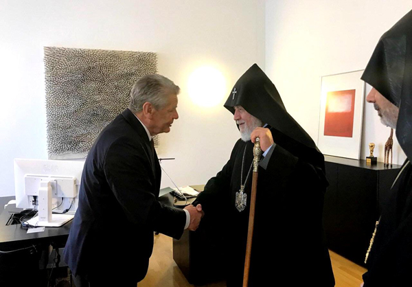 Ամենայն Հայոց Կաթողիկոսը հանդիպեց Գերմանիայի նախկին նախագահ Յոհակիմ Գաուկի հետ