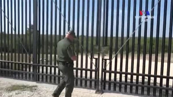 Մեքսիկայի սահմանի ապագա պատը կանգնած է քաղաքական պատի առջեւ (Տեսանյութ) . «Ամերիկայի Ձայն»