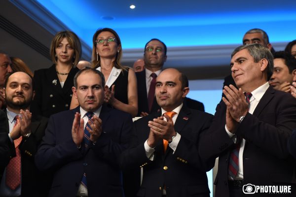 «Է գնանք մտնենք ՌԴ-ի կազմ, վե՛րջ, բա դրոշը, զինանշանը, օրհներգն ինչների՞ս է պետք». Արամ Սարգսյան (Տեսանյութ)