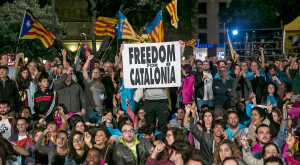 «Կատալոնիայի կառավարությունը եւ պառլամենտը ցրվելու են». Իսպանիայի վարչապետ. BBC