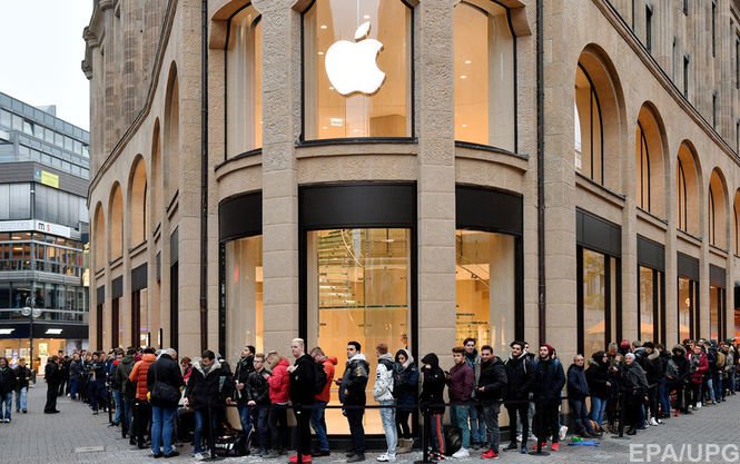 «Apple»-ի խանութների առջև հսկայական հերթեր են iPhone X-ի համար. (Տեսանյութ). «Ամերիկայի ձայն»