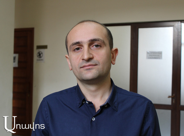 «Քաշել է մազերից, խլել տեսախցիկը». լրագրողների աշխատանքը խոչընդոտած անձը դատի չի ներկայանում (Տեսանյութ)