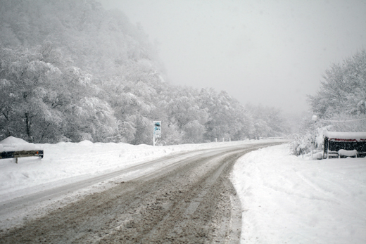 Ապարանի, Արագածի, Վանաձորի, Չարենցավանի և Հրազդանի ավտոճանապարհներին ձյուն է տեղում