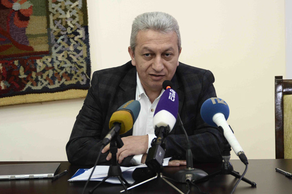 Ատոմ Ջանջուղազյանը`լրագրողին. «Դուք համառ եք, բայց ես էլ պակասը չեմ» (Տեսանյութ)