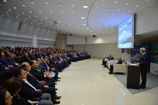 Սերժ Սարգսյանը, փաստորեն, Դիլիջանում տվել է ժամանակին մեծ հնչեղություն ստացած հարցի պատասխանը, թե ինչու է ոմանց «խիարը» թարս աճում. «Հրապարակ»