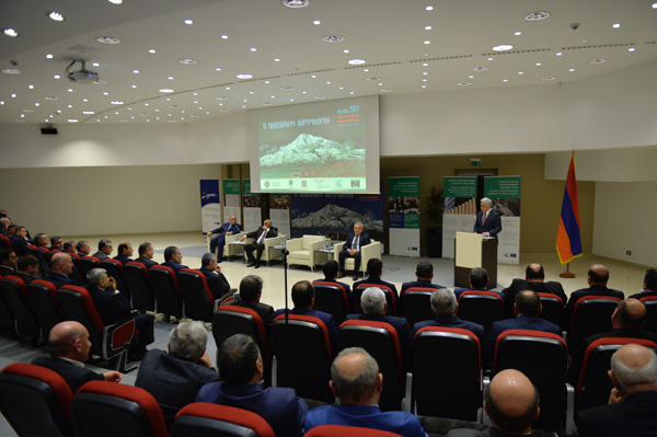 Այնպիսի դիրքորոշումներ ու սկզբունքներ կը հրամցնեն հանրութեան, որ մարդիկ պէտք է անձկութեամբ սպասեն իրենց կեանքի նոր սկիզբի մեկնարկին. «Ասպարեզ»