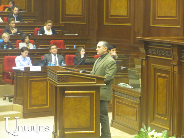 «Կոնտրո՞լ» անել ՊՆ-ին, թե՞ համագործակցել. Քննարկում՝ ԱԺ-ում