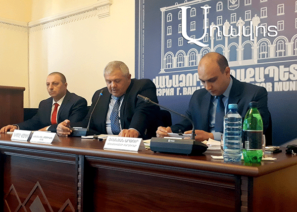 Վանաձորի ավագանու ՀՀԿ-ական անդամն ու նորանշանակ փոխքաղաքապետը վեճի բռնվեցին. (Տեսանյութ)