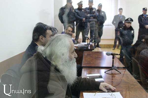 «Սասնա ծռերից» «Դեդ»-ը վիրավորական խոսքեր հղեց դատարանի ու դատախազների հասցեին (Տեսանյութ)