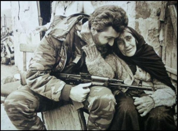 Մի հայտնի լուսանկարի պատմություն. հարցազրույց Արցախյան պատերազմի հերոս Սարգիս Հացպանյանի հետ. aadmag.am