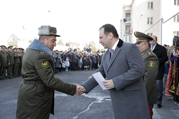 71 զինծառայողների ընտանիքների հանձնվել են նոր բնակարաններ