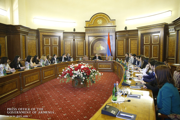 «Ֆանտաստիկ հնարավորություն ունեք մասնակցելու մեր երկրի կառավարման գործընթացում». Վարչապետը հանդիպել է YES Armenia ծրագրի մասնակիցներին
