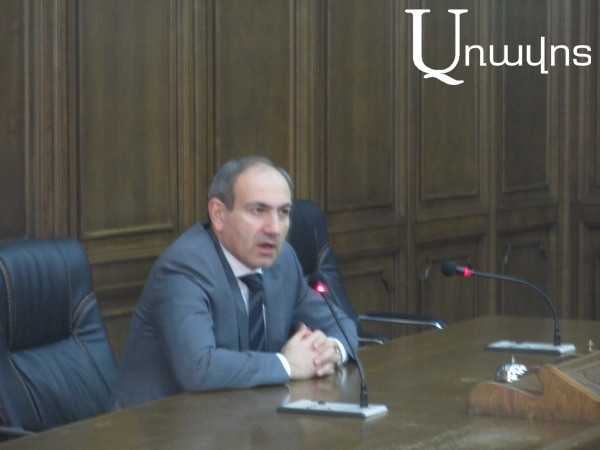 Փաշինյանը՝ Արմեն Սարգսյանի հետ գրկախառնությունների եւ քննադատությունների մասին