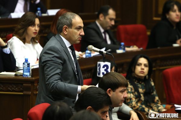 «Քեզ մի հատ եվրոռեմոնտ թազա կվարտիրա կտանք, դու մենակ նստի ու ժպտա». Ըստ Փաշինյանի, Արմեն Սարգսյանը մեր «պրիզն է»