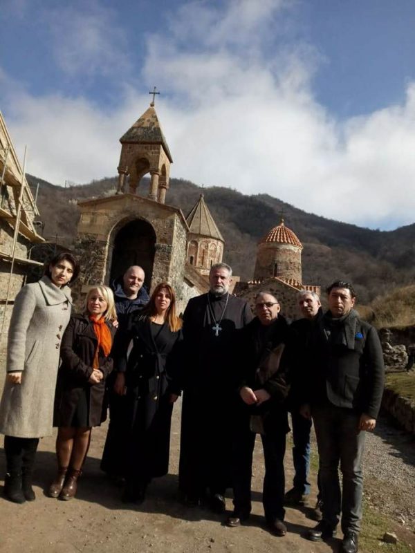 «Որևէ մեկը չպետք է համարձակվի հայտարարություններ անել մեր հայրենիքի սուրբ հողերի օտարման մասին». «Երկիր Ծիրանի»-ն՝ Արցախում (Տեսանյութ)