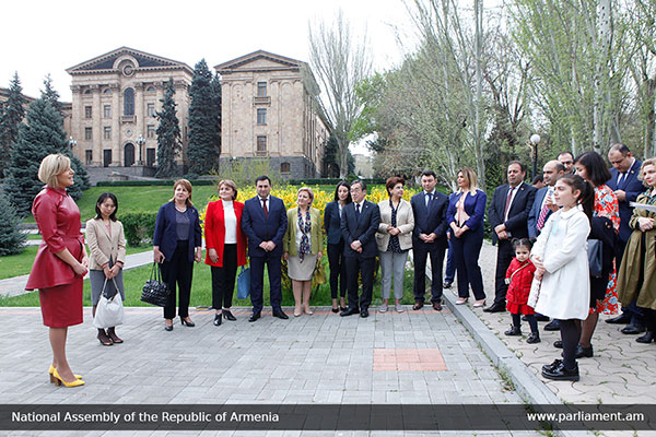 Խորհրդարանի այգում նշվել է ճապոնական Հանամի տոնը