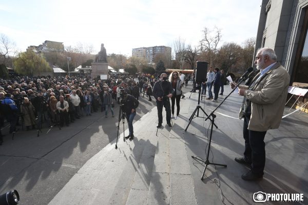 Կարապետ Ռուբինյան. «Ունենք երկրի 2 նախագահ, 2-ն էլ՝ ոչ լեգիտիմ»