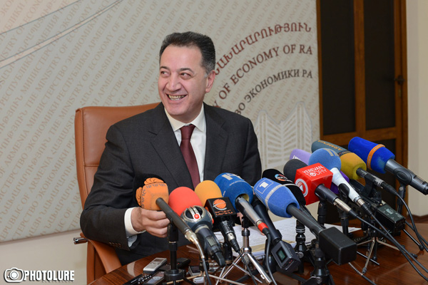 «Ավելի ազնիվ չի լինի՞ հայտարարել, որ այլևս Հայաստանում մասնավոր բանկեր չկան, բոլոր մասնավոր բանկերն այսուհետ ԿԲ-ի մասնաճյուղերն են». Կարեն Ճշմարիտյան