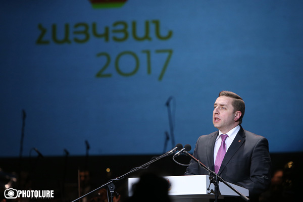 Կարեն Ավագյան. «Հրայր Թովմասյանը վերջերս ուր ասես անցնում ա»