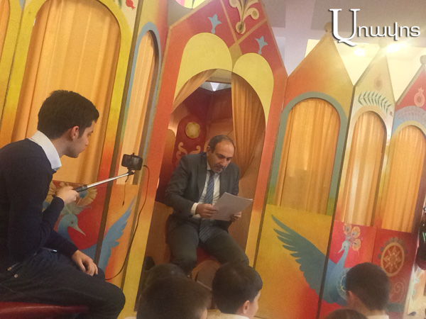 Նիկոլ Փաշինյանը հեքիաթ կարդաց