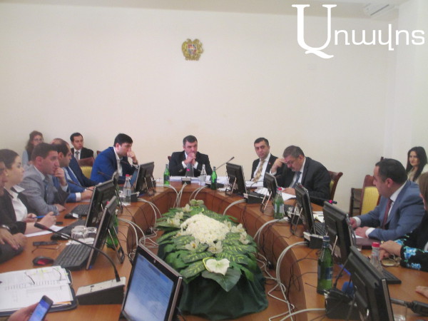 «Նորից վարչապետի քաղցր աչքի տակ, քաղցր հայացքի տակ պահելու մի միջոց է». պարգեւատրումների հարցը՝ ԱԺ-ում