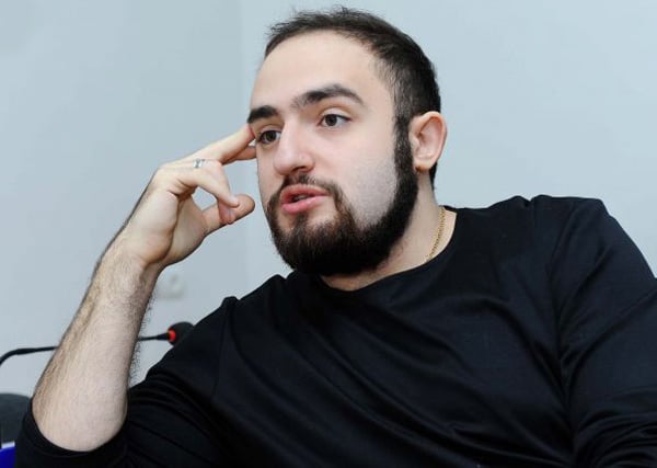 Օպերային տենորը՝ իր արտասահմանյան խիտ գրաֆիկի եւ երեւանյան «լռության» մասին