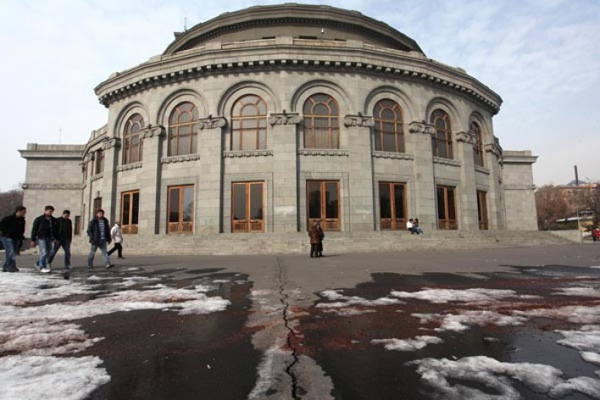 Մի մեծ կարասով քացախ՝ Հայաստանն ապակայունացման եւ ինքնակերության փոսը հրողների ախորժակին. «Հայոց աշխարհ»