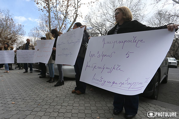 «Ես իր որդու սպանության հետ որեւէ կապ չունեմ». Լուսինե Գինոսյանը հերքում է, որ սպանության պատվիրատուն ինքն է