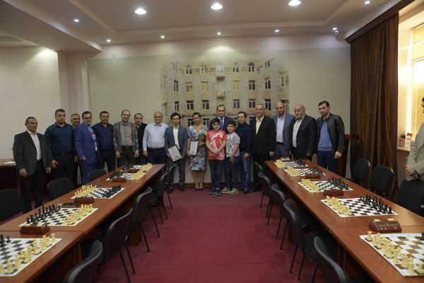 Փաստաբանների միջև շախմատի մրցաշարի առաջին մրցանակակիր է ճանաչվել Կարեն Մեժլումյանը