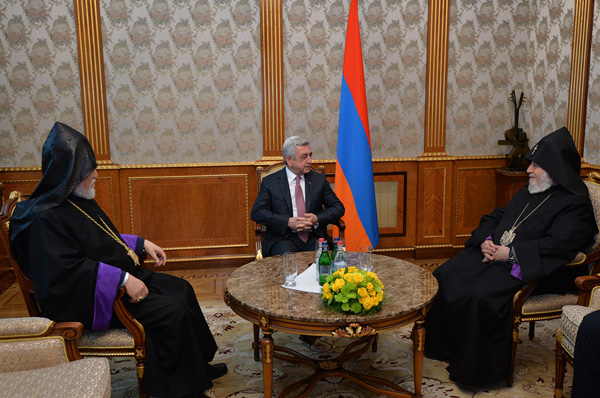 «Աղոթում ենք, որպեսզի աստիճանաբար այս իրավիճակը հանդարտվի». Վարչապետը հյուրընկալել է Ամենայն Հայոց և Մեծի Տանն Կիլիկիո կաթողիկոսներին