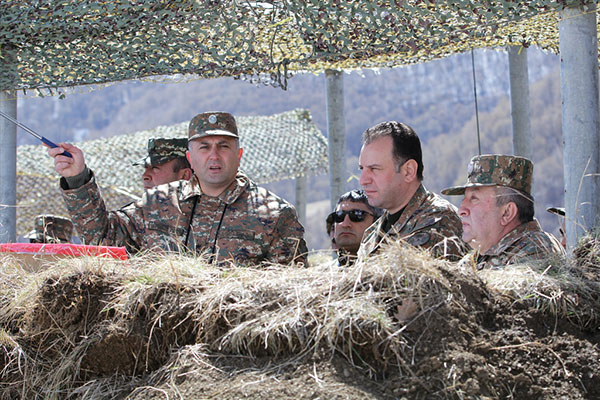 Վիգեն Սարգսյանը և ԶՈՒ գլխավոր շտաբի պետը հետևել են 2-րդ բանակային զորամիավորման ստորաբաժանումների զորավարժությանը
