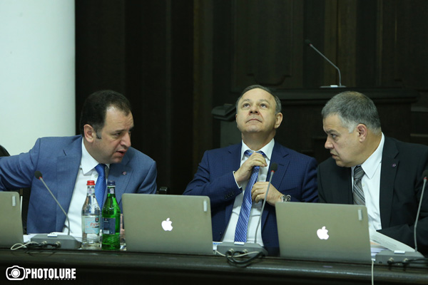 Դավիթ Հարությունյան. «Նախարարները միայն վարչապետի թույլտվությամբ կխոսեն նիստի ընթացքի մասին»
