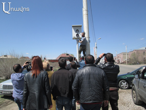 «Էս զիբիլը ստեղ չպտի էղնի».Գյումրիում ցուցարարները փակեցին արագաչափը