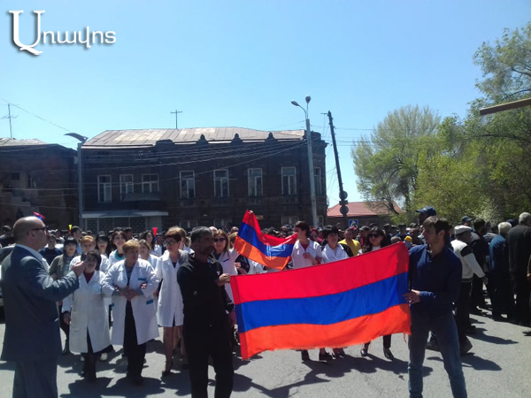 Վարդան Ղուկասյան՝ «Սովից կմեռնիս, ինչու չես գա միանաս»