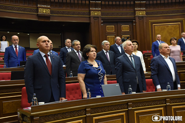 ՀՀԿ-ն խմբակցության նիստ է անում
