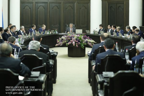 Նախարարների պաշտոնակատարներն այդպես էլ ոչինչ չկարողացան առանձնացնել երեկ տեղի ունեցած նիստից, որը, օրինակ, չի եղել նախկիններում. «Ժողովուրդ»