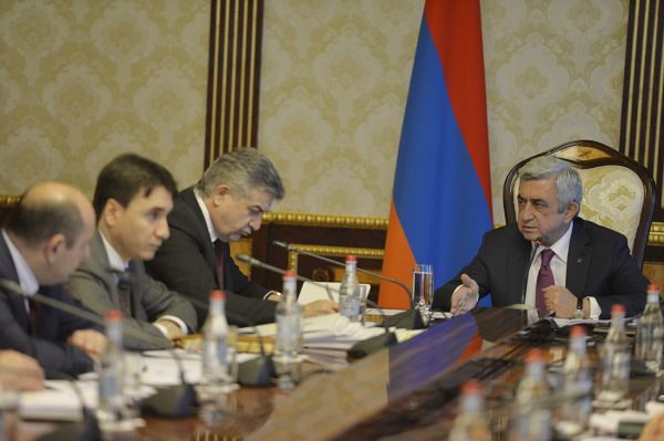 Կարեն Կարապետյանը շարունակում է մնալ իշխանության եթե ոչ ժառանգորդի գլխավոր թեկնածուն, ապա առնվազն գոնե այդ մրցավազքի առաջատարներից մեկը. «Իրատես»