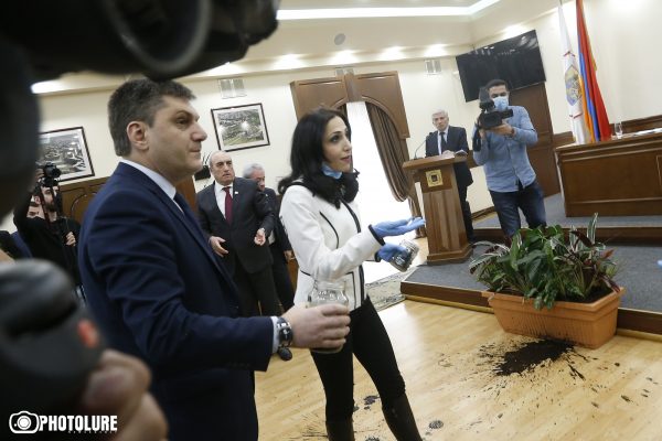 Մարինա Խաչատրյան. «Սկզբունքներն են տարբեր, եւ կան մոտեցումներ, որոնք ես պարզապես չեմ կարող զիջել». «Ժողովուրդ»