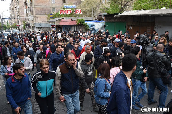 «Այս երեխայի մորը ծեծելով, կույրաղիքին խփելով՝ առանց ոստիկանական հագուստի մարդիկ կենտրոնից բերման են ենթարկել». Միավորված կոմկուսի քարտուղար