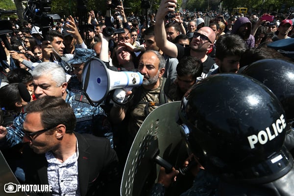 Ցուցարարները կրկին մտան ԵՊՀ տարածք